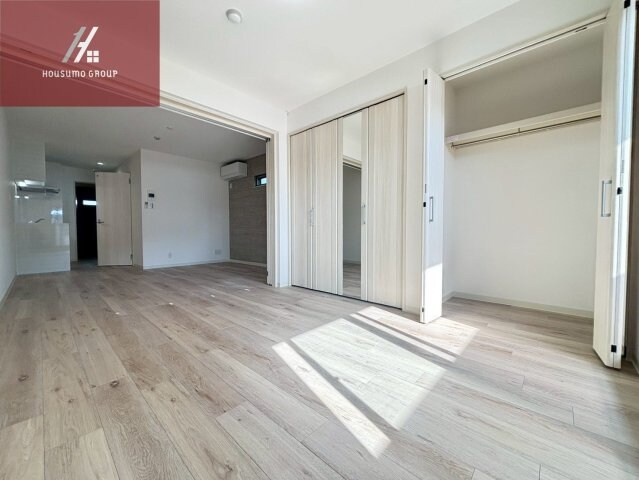 物件内観写真4　(こちらの居間で趣味の時間をお楽しみください)