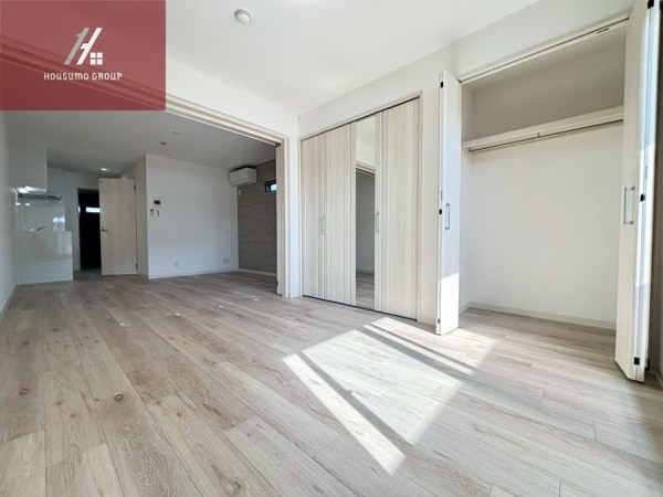 居室(こちらの居間で趣味の時間をお楽しみください)