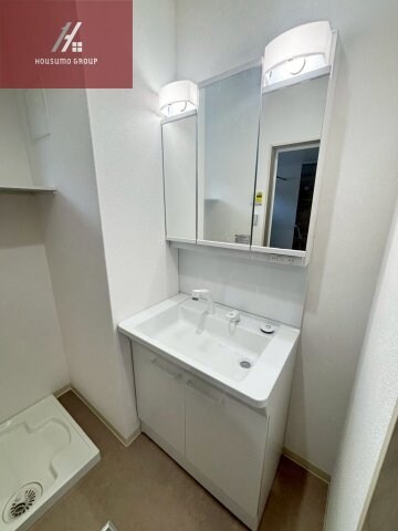 物件内観写真11　(明るい洗面所です)