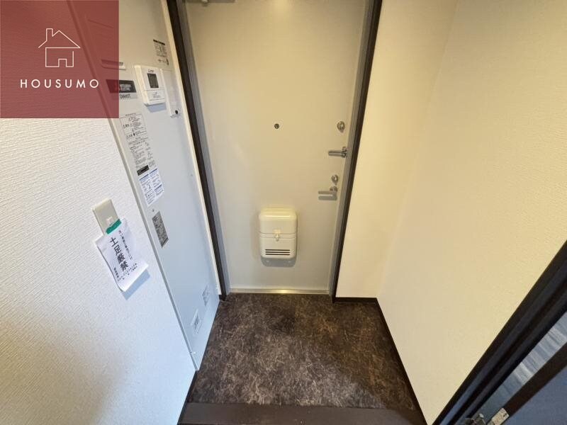 物件内観写真11　(ゆったりとした玄関です)