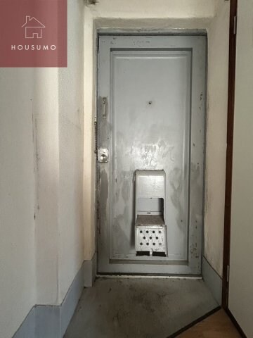 物件内観写真4　(ゆったりとした玄関です)