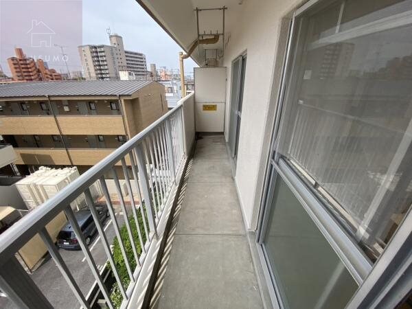 バルコニー(暖かな日差しのふりそそぐバルコニー)