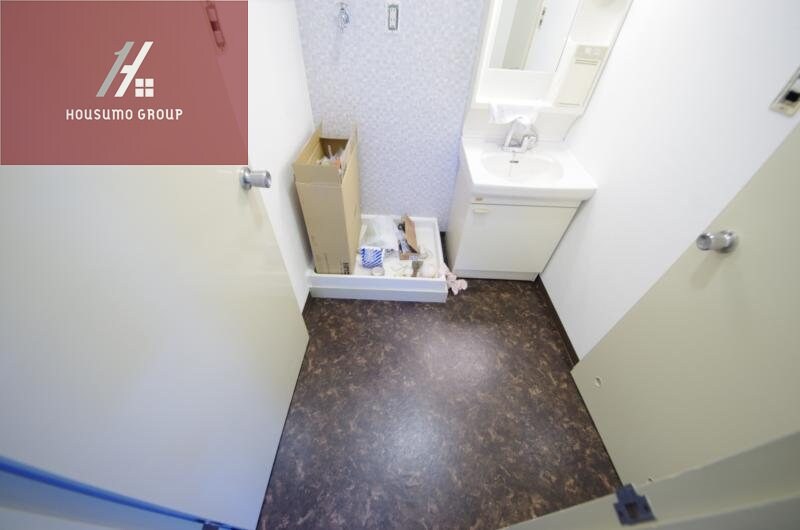 物件内観写真13　(明るい色調の室内です)