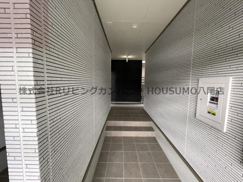 物件外観写真2　(清潔なロビーです)