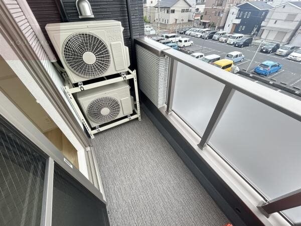 物件内観写真11　(バルコニーからの眺めを楽しみながら食事をしませんか)