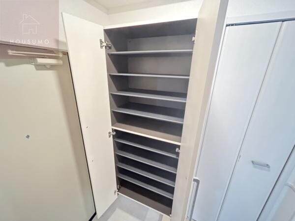 物件内観写真23　(小物を収納するのに便利です)