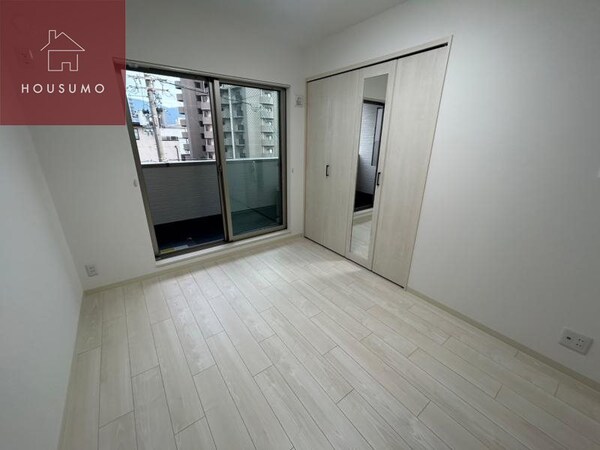 寝室(落ち着いて過ごせるお部屋なので、寝室にいかがでしょうか)