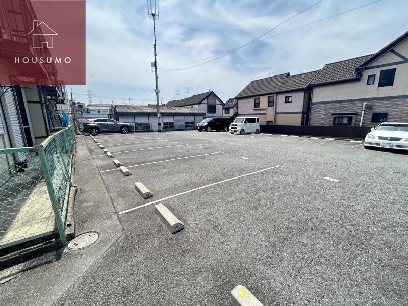 物件外観写真2　(駐車場完備です)