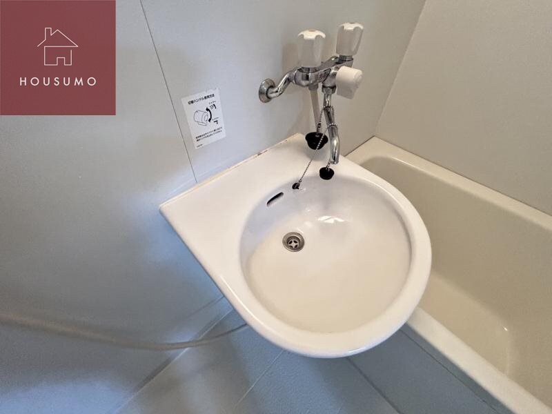 物件内観写真19　(明るい洗面所です)