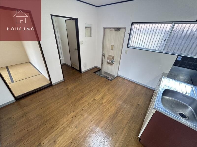 物件内観写真21　(こちらのリビングで趣味の時間をお楽しみください)