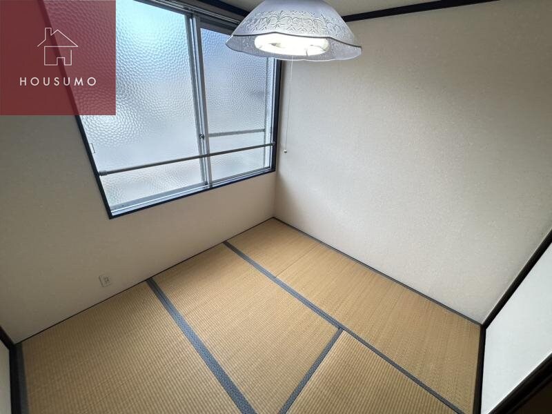 物件内観写真29　(和室がひろがる居住スペース)