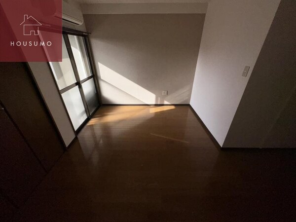 寝室(落ち着いて過ごせるお部屋なので、寝室にいかがでしょうか)