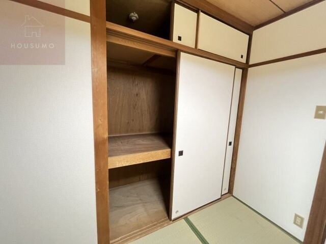 物件内観写真20　(大きなスペースがあり、収納には困りません)