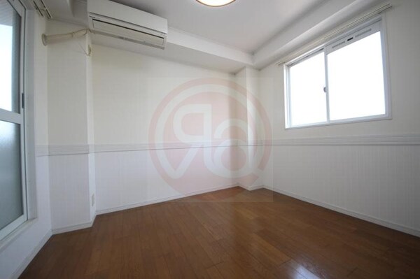 寝室(使い勝手のいい寝室です)