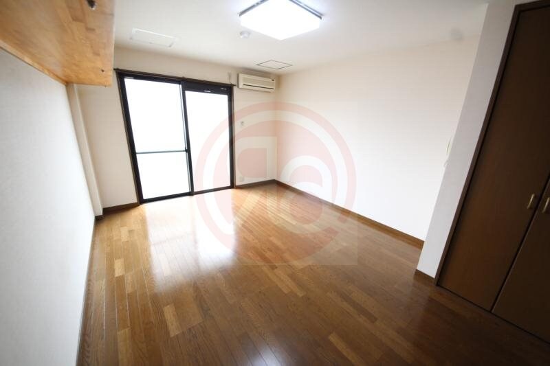 物件内観写真4　(こちらの居間で趣味の時間をお楽しみください)