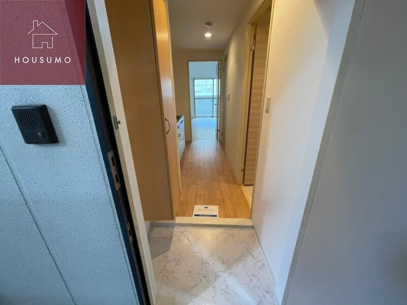 物件内観写真10　(ゆったりとした玄関です)