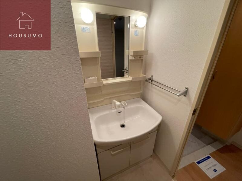 物件内観写真18　(独立洗面台で身支度をすべて済ませてしまいましょう)