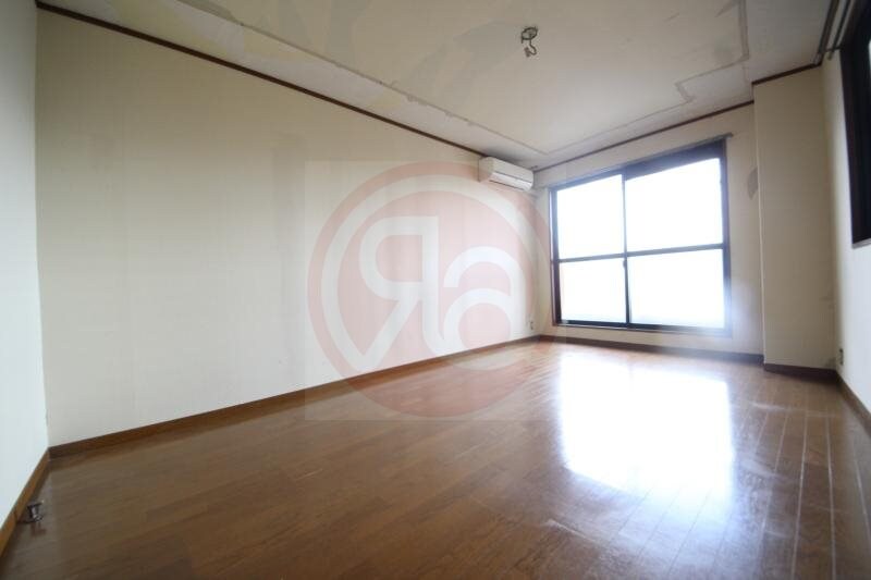 物件内観写真5　(ゆったりとしたリビングです)