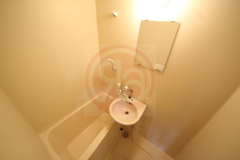 物件内観写真7　(日々の疲れを癒すお風呂付です)