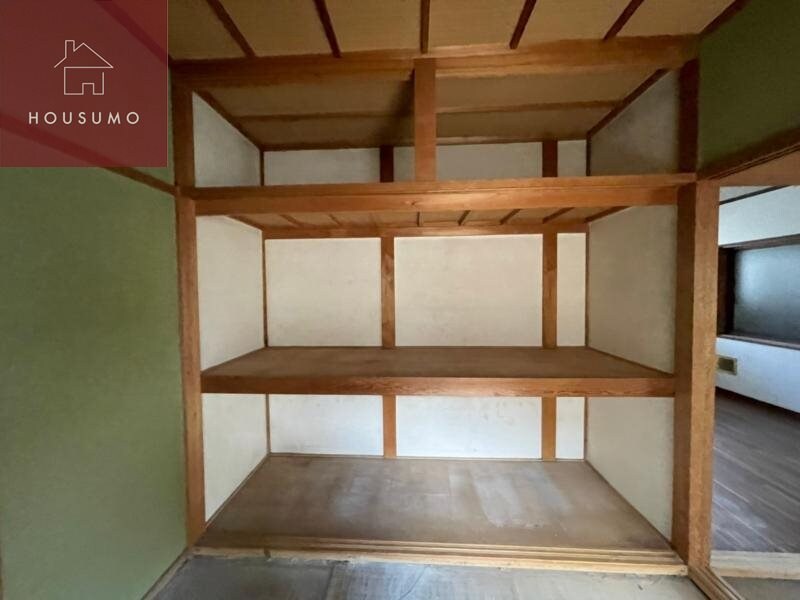 物件内観写真19　(大きなスペースがあり、収納には困りません)