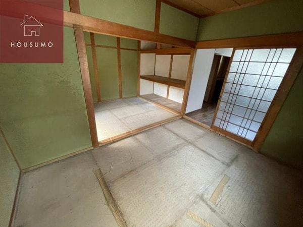 和室(和室ならではの温かな和の空間で寛ぎの時間を過ごせます)