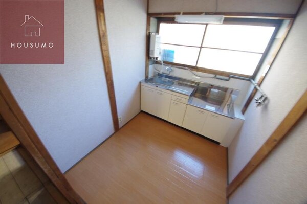 居室(こちらの居間で趣味の時間をお楽しみください)