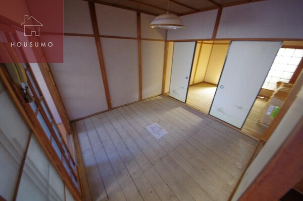 内装他(子供部屋としても使い勝手の良いお部屋です)