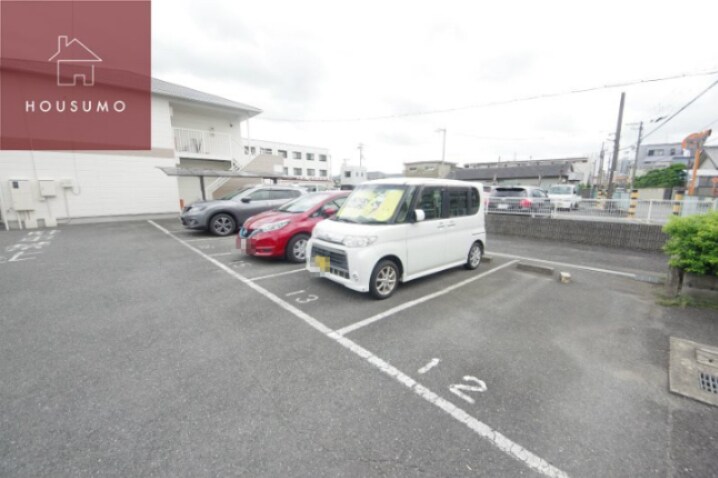 物件外観写真2　(駐車場完備です)