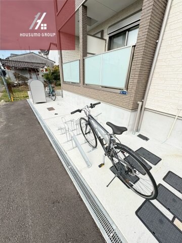 物件外観写真3　(清潔なロビーです)