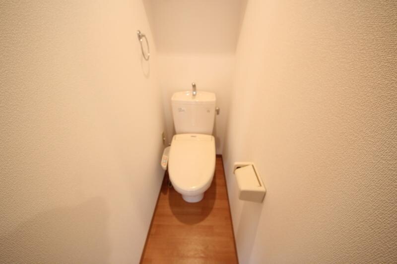 物件内観写真8　(独立洗面化粧台が付いています)