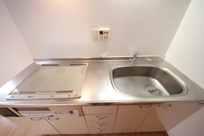 物件内観写真21　(明るい色調の室内です)