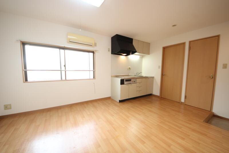 物件内観写真25　(独立洗面台あり、毎朝おしゃれに忙しい女性の方におすすめです)