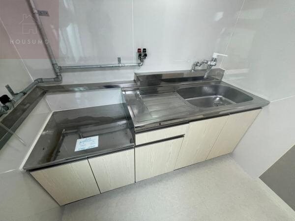 物件内観写真5　(コンパクトなキッチンで掃除もラクラク)