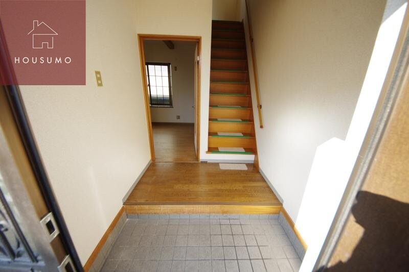 物件内観写真10　(収納もある玄関です)