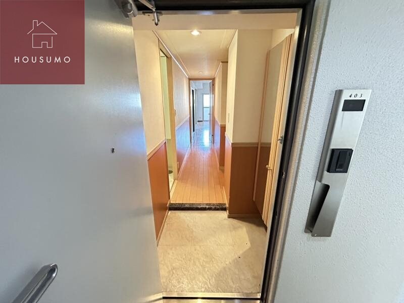 物件内観写真10　(ゆったりとした玄関です)