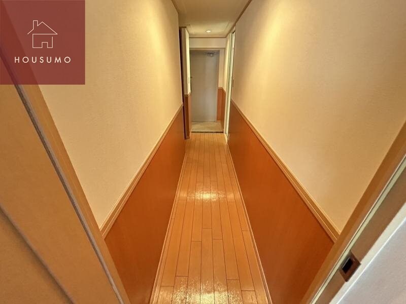 物件内観写真25　(明るい色調の室内です)