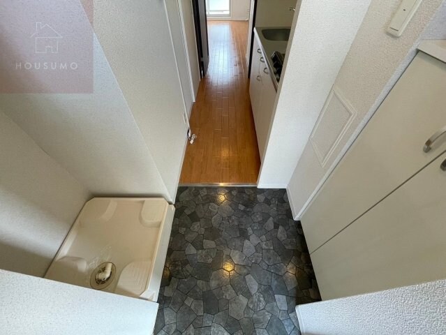 物件内観写真11　(開放的で明るい空間を演出してくれるバルコニーです)