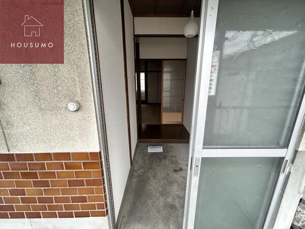 内装他(明るい色調の室内です)