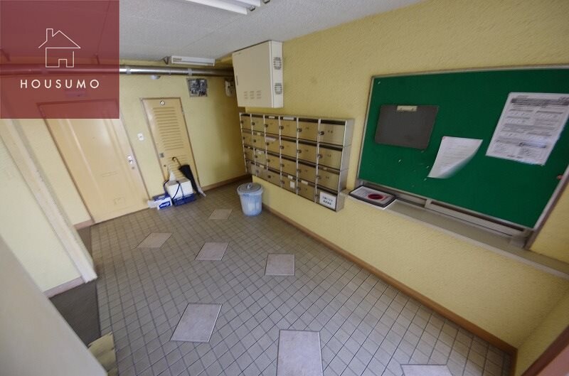 物件外観写真3　(建物の内部です)