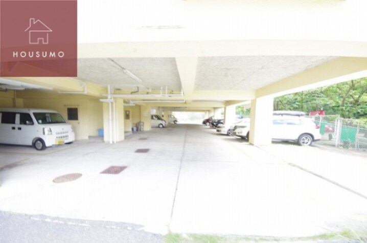 物件外観写真4　(駐車場があります)