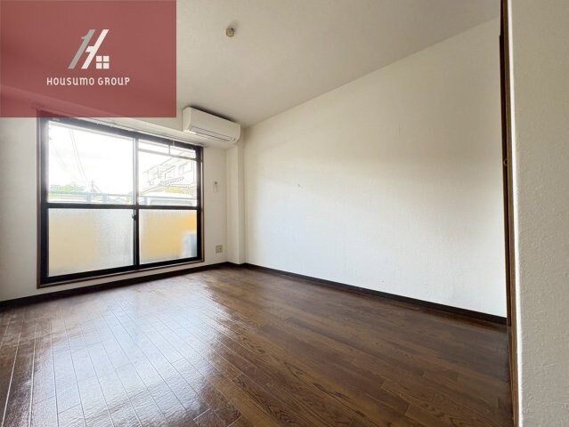 物件内観写真4　(ゆったりとした居間です)