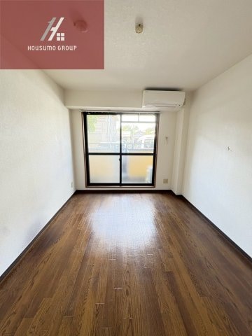 物件内観写真6　(広々とした洋室です)