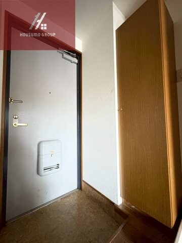 物件内観写真10　(明るい玄関です)