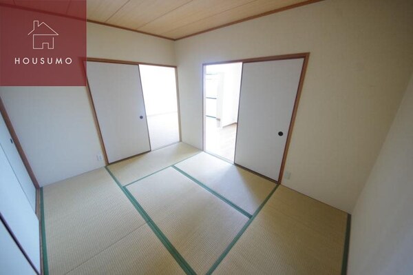 寝室(使い勝手のいい寝室です)