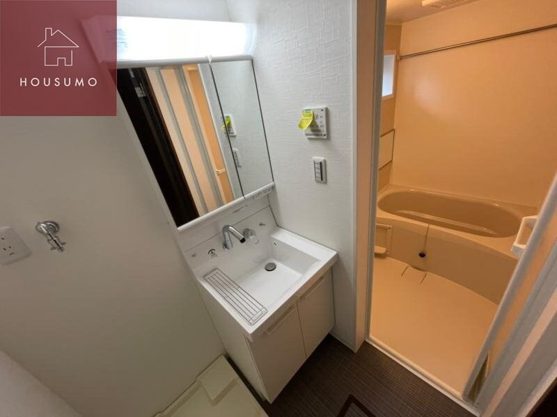 物件内観写真19　(独立洗面台、朝の身支度には欠かせません)