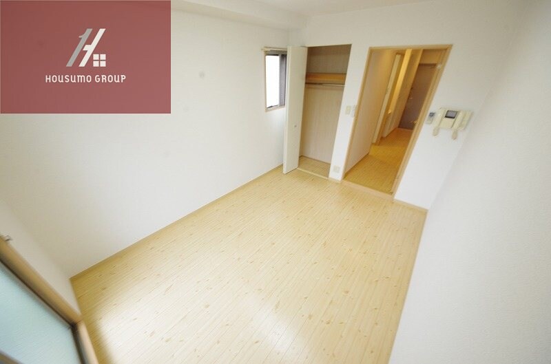 物件内観写真6　(こちらのリビングで趣味の時間をお楽しみください)