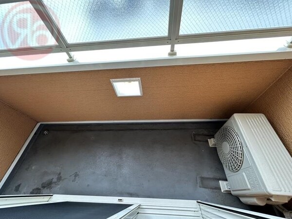 バルコニー(外からの目が気にならないバルコニーで洗濯物が干せます)