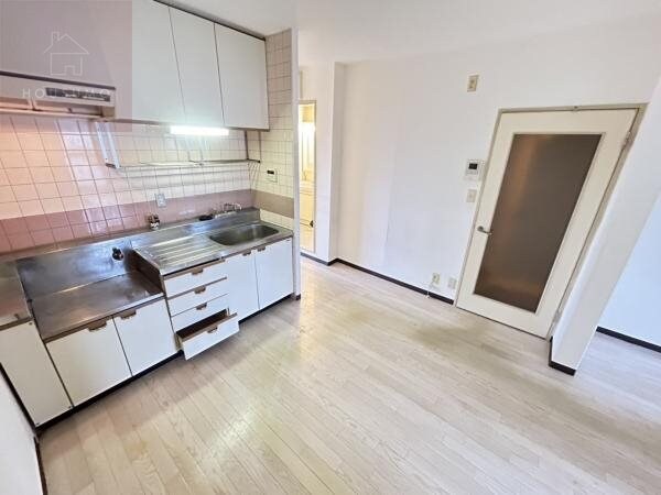 物件内観写真4　(居間です)