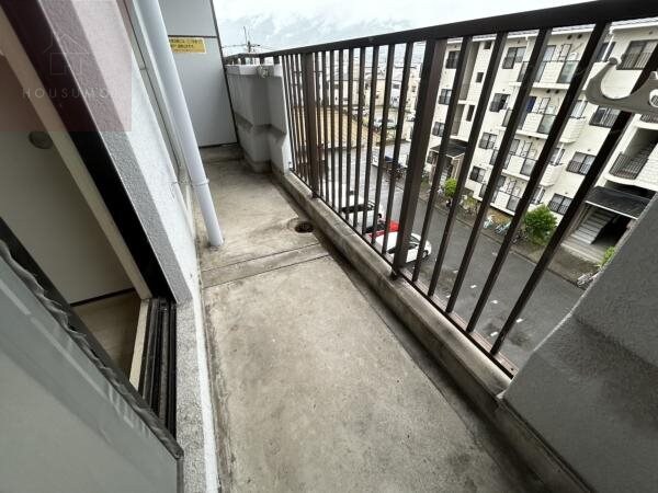 物件内観写真12　(お洗濯にも便利なバルコニー付き)