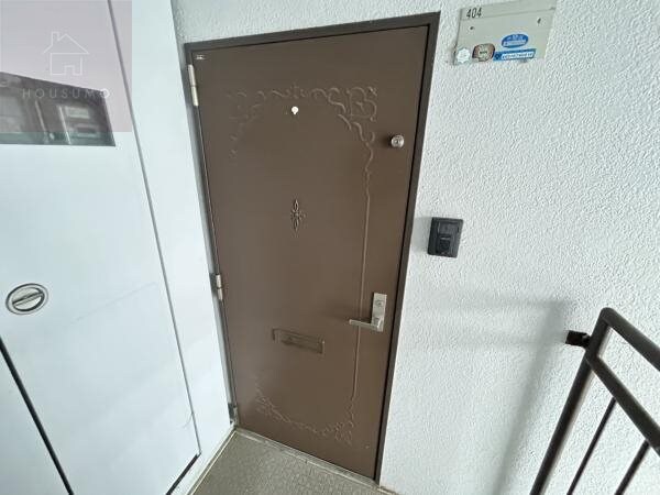 物件内観写真24　(収納もある玄関です)